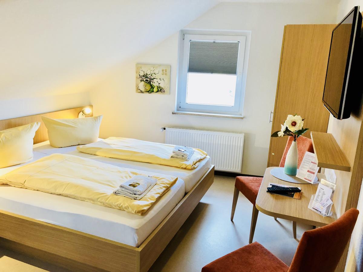 ריינהאוזן Hotel - Restaurant Hirschen - Werneths Landgasthof Beim Europa- Park Rust מראה חיצוני תמונה